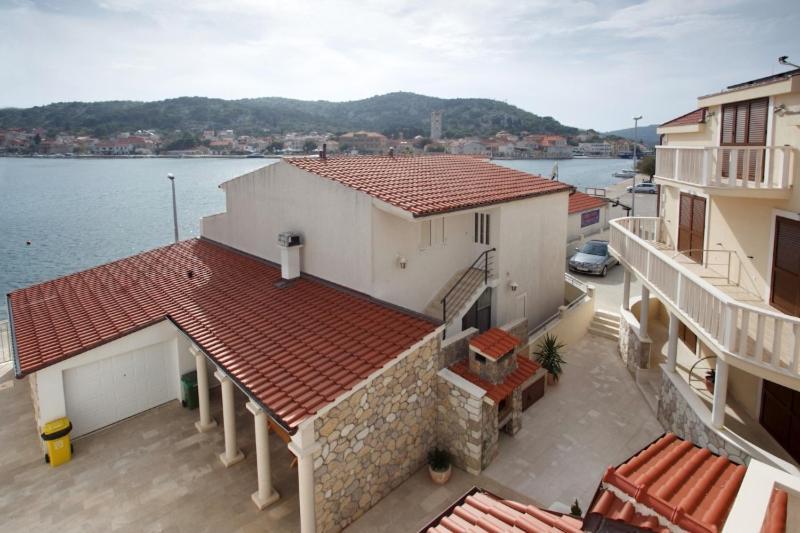 Apartments Tisno - Villa Mare Bagian luar foto