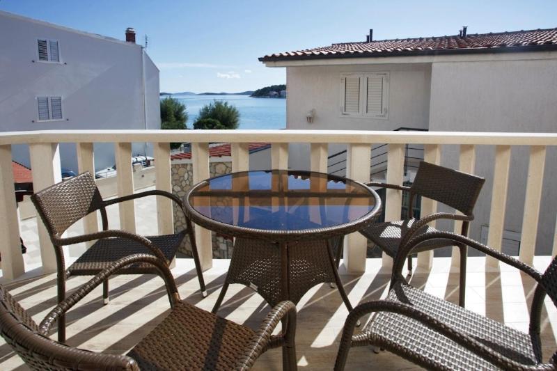 Apartments Tisno - Villa Mare Bagian luar foto