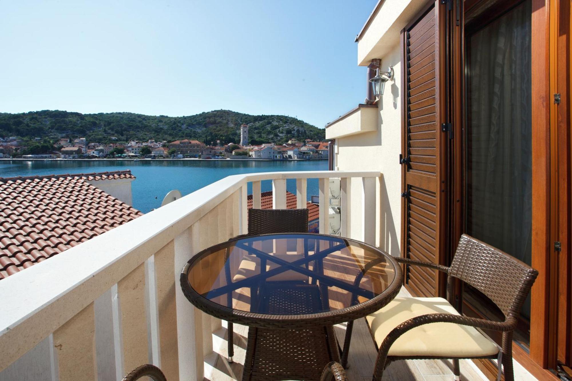 Apartments Tisno - Villa Mare Bagian luar foto
