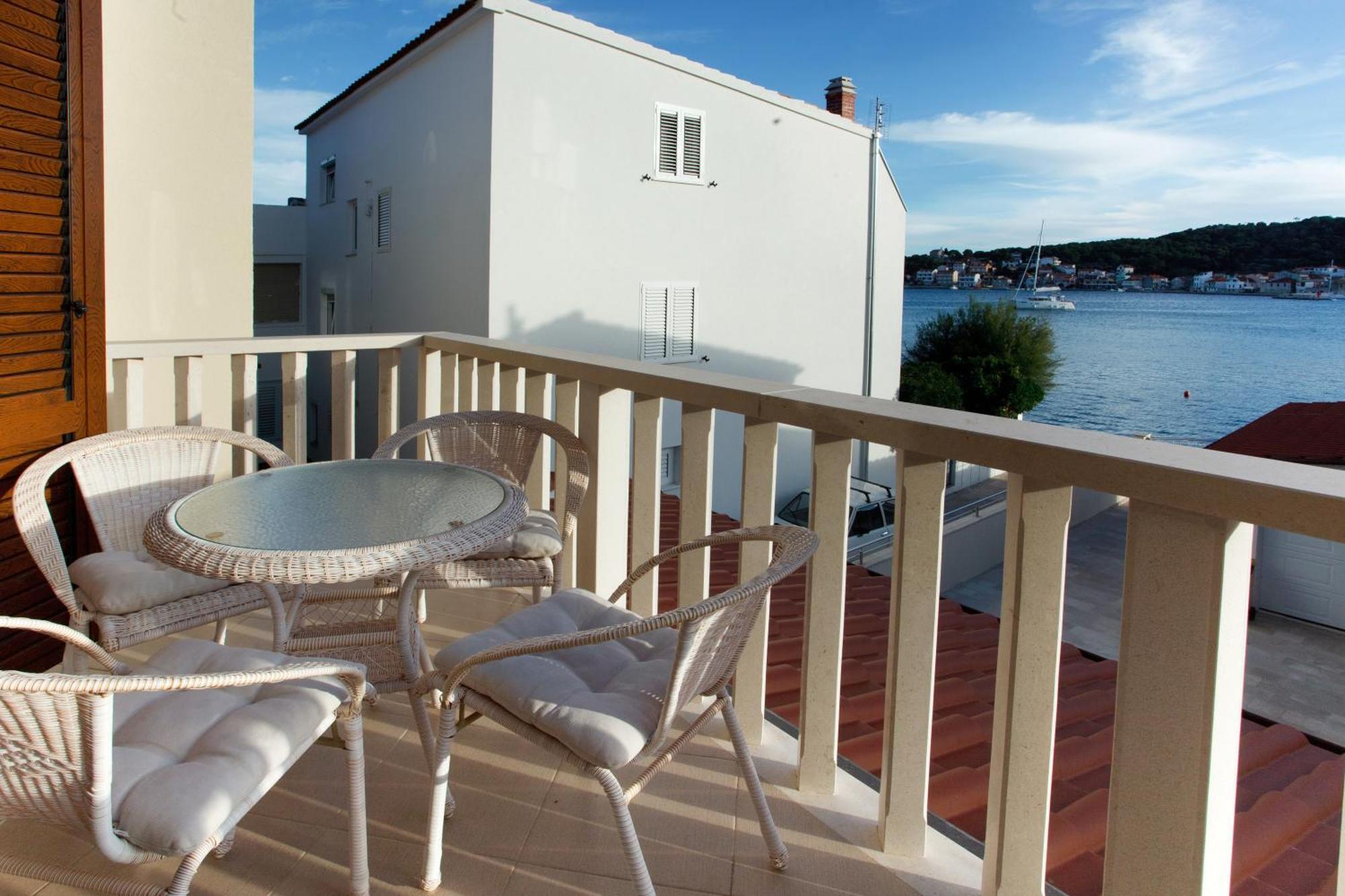 Apartments Tisno - Villa Mare Bagian luar foto